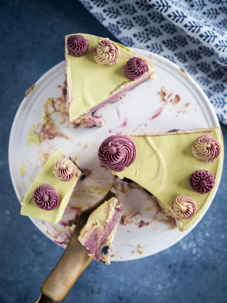 "Was machst du denn mit der Torte?"