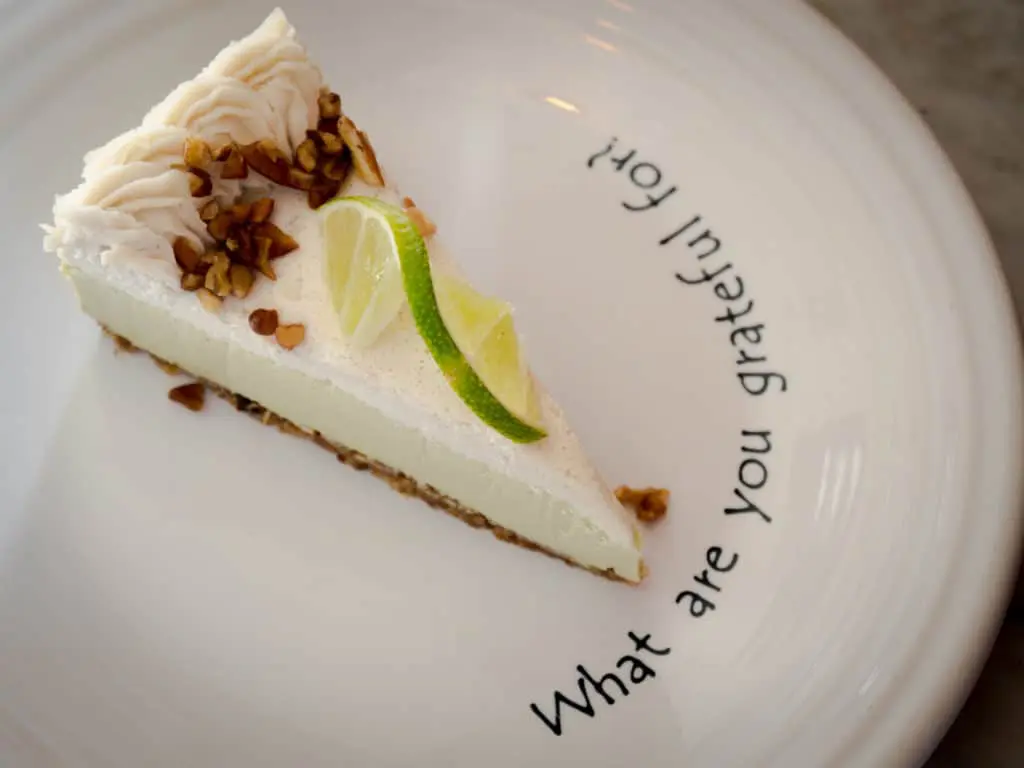 Limettenkuchen ohne backen: der Key Lime Pie aus dem Café Gratitude