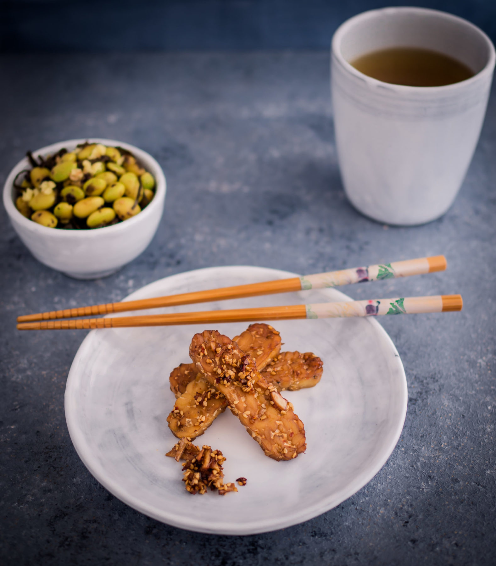 Marinierter Tempeh mit AlgenEdamame Salat