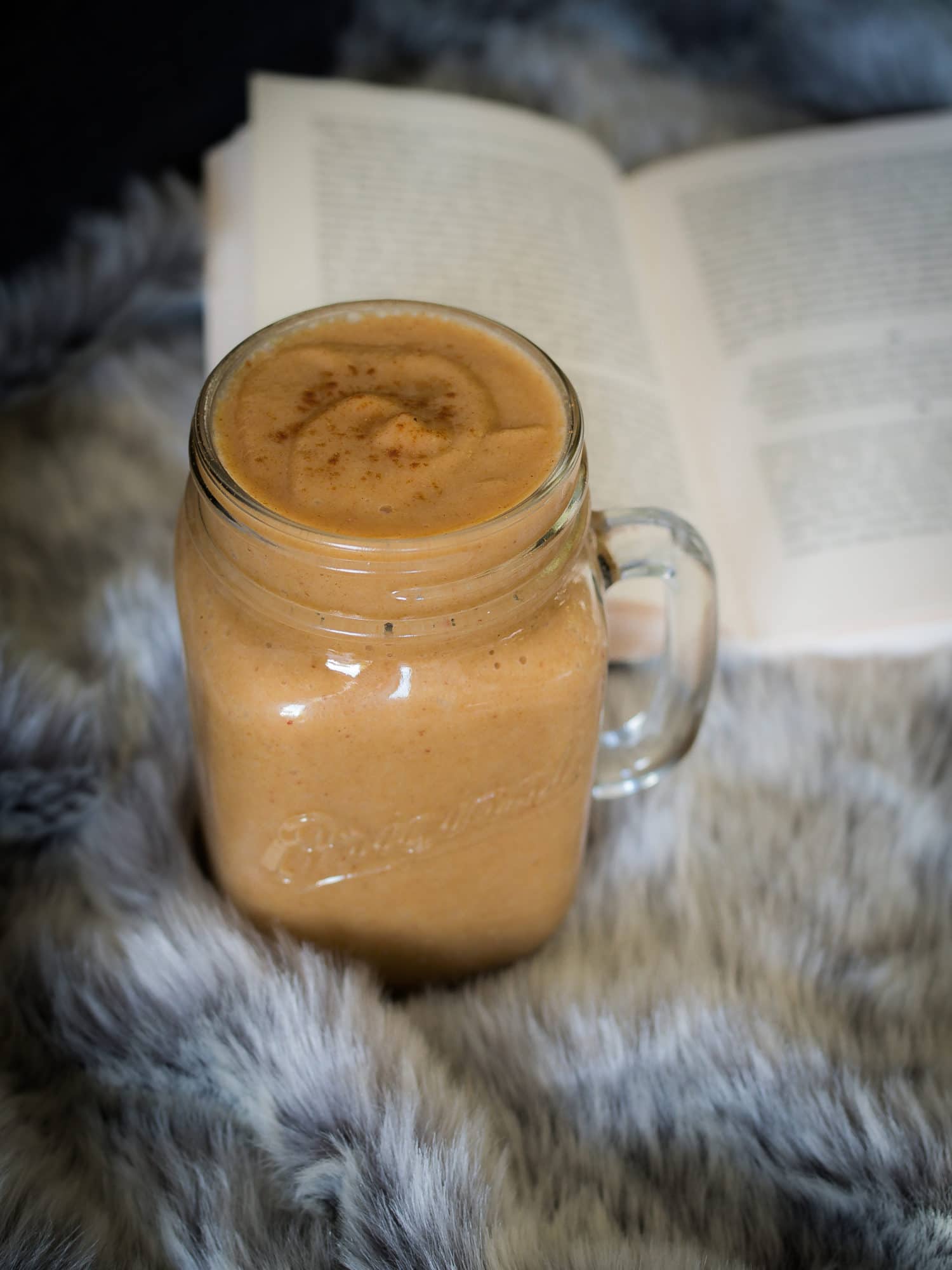 Ein warmer winterlicher Apfelsmoothie