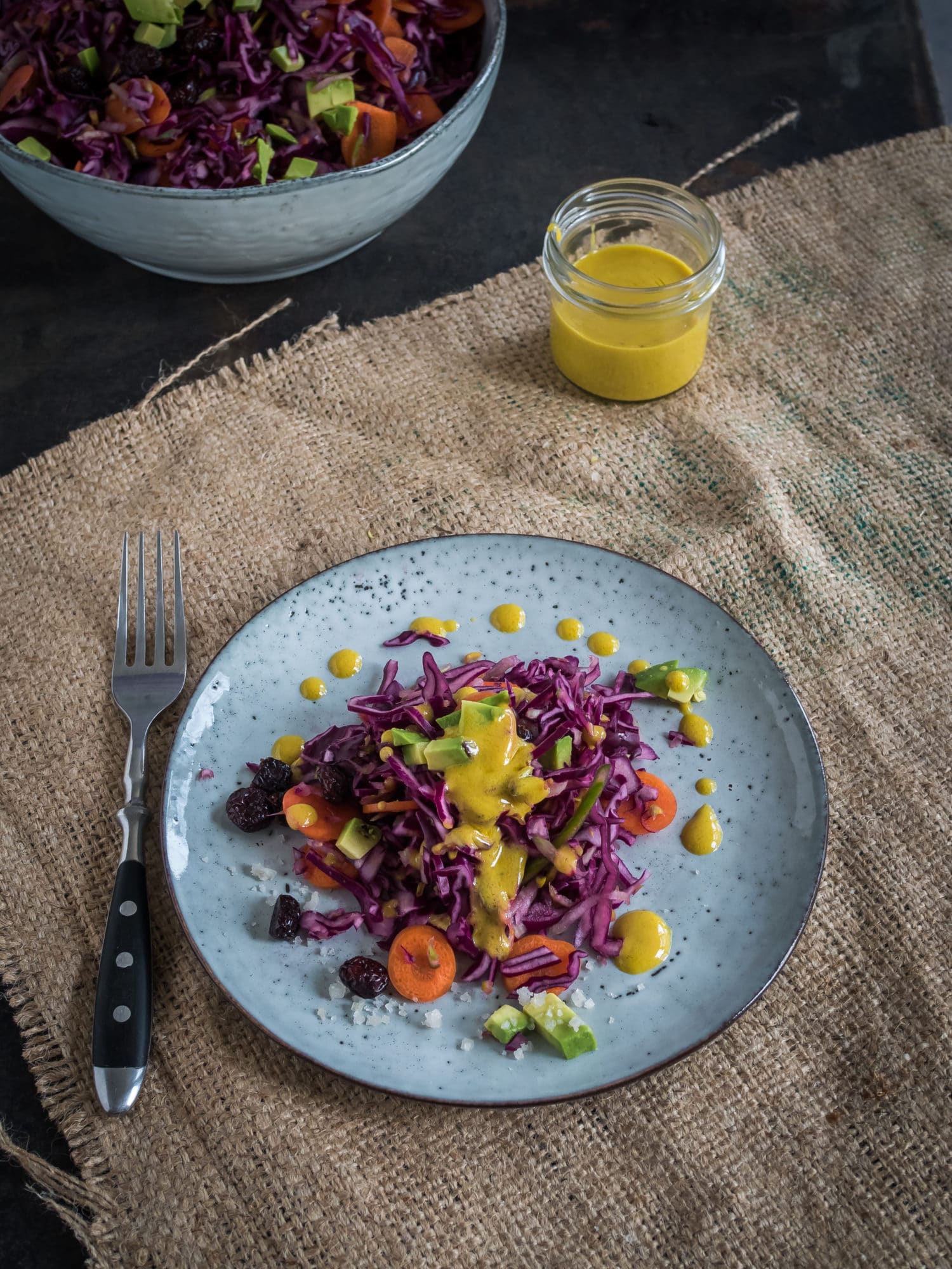 Winterlicher Krautsalat mit cremigem Senf Dressing