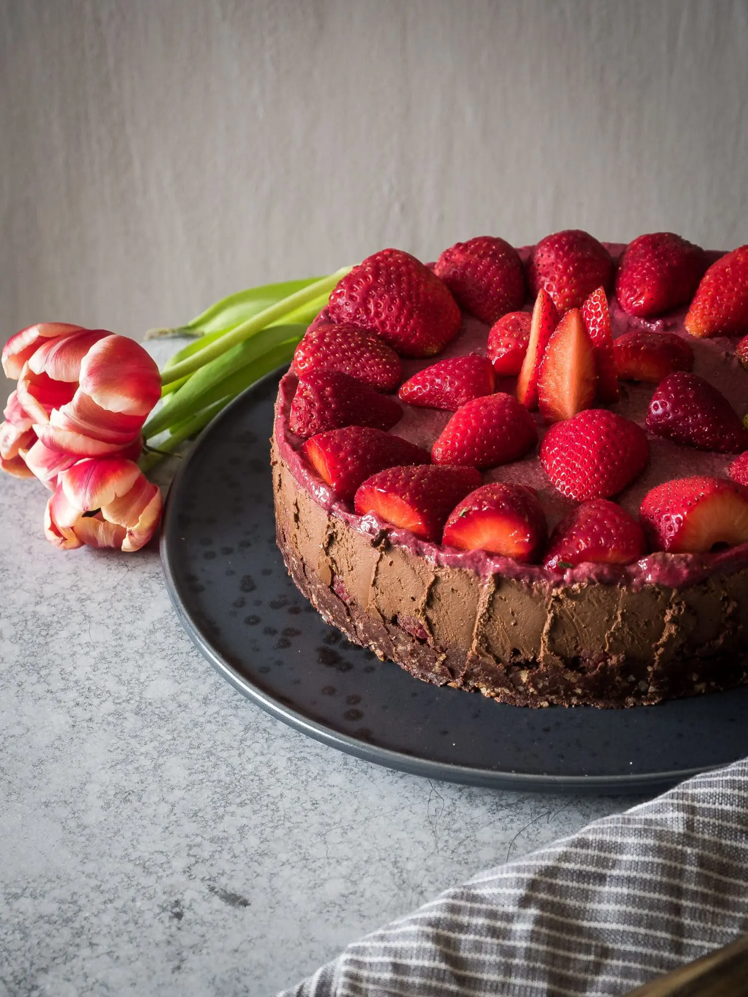 Vegane Kuchen für den Muttertag: meine Favoriten: Zartbitterer Erdbeer Schokoladen Kuchen