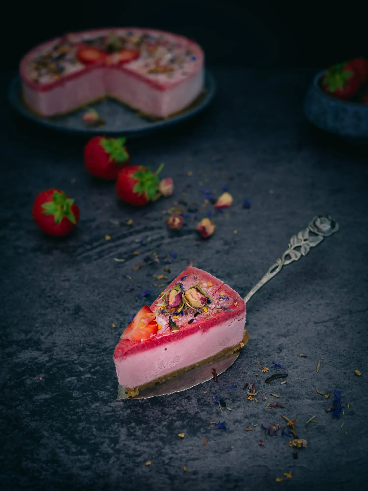 Erdbeer Macadamia raw cake