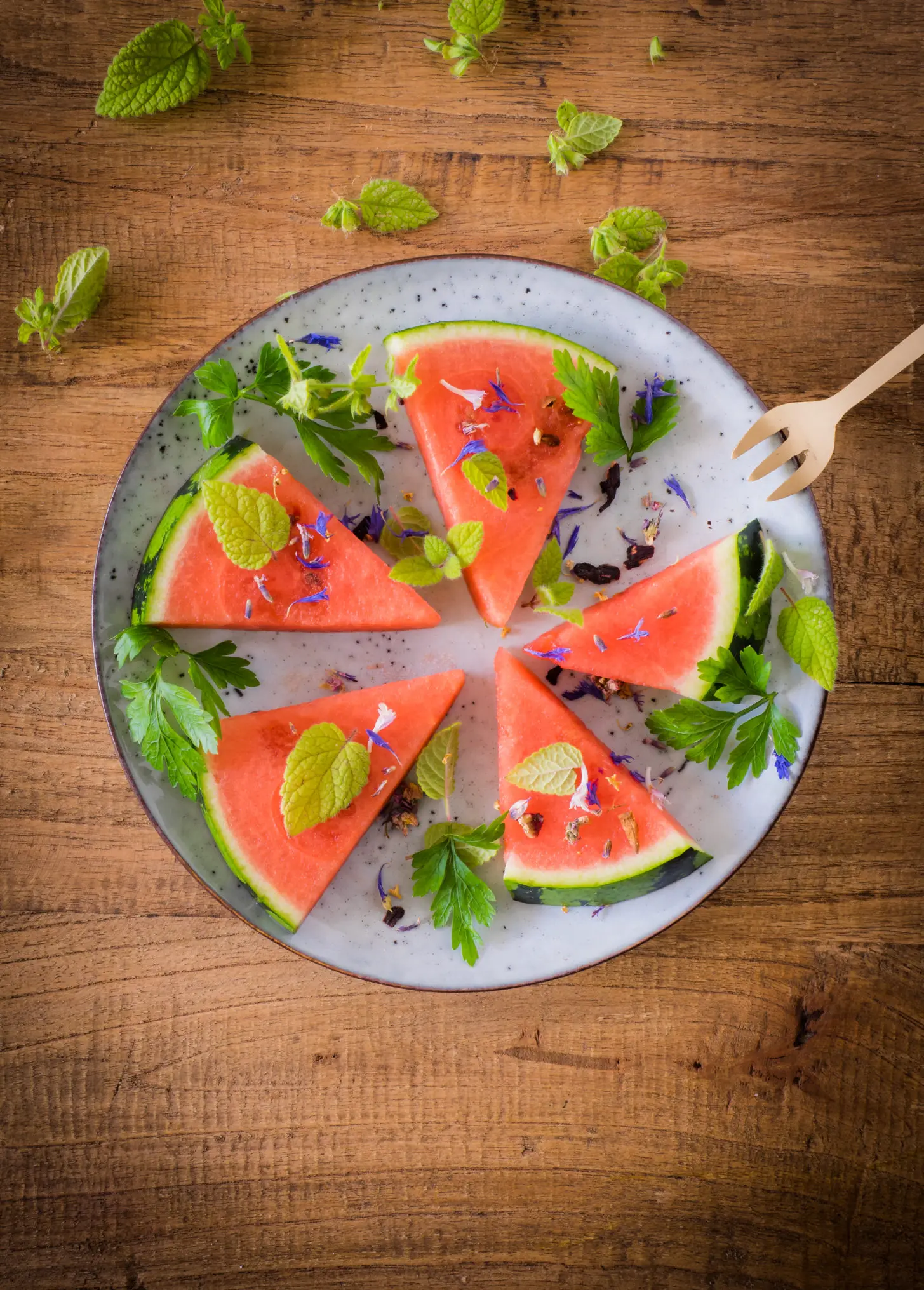 Wassermelone mit Petersilie, Melisse und Ahornsirup