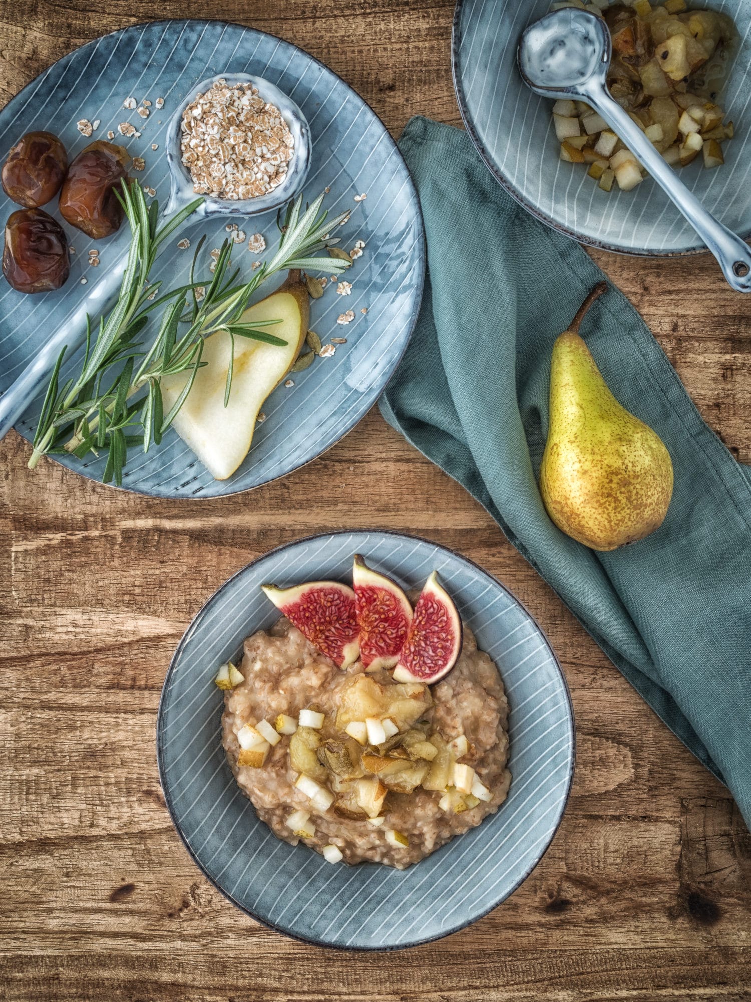 Dinkel-Porridge-mit-Birnen-Rosmarin-Kompott