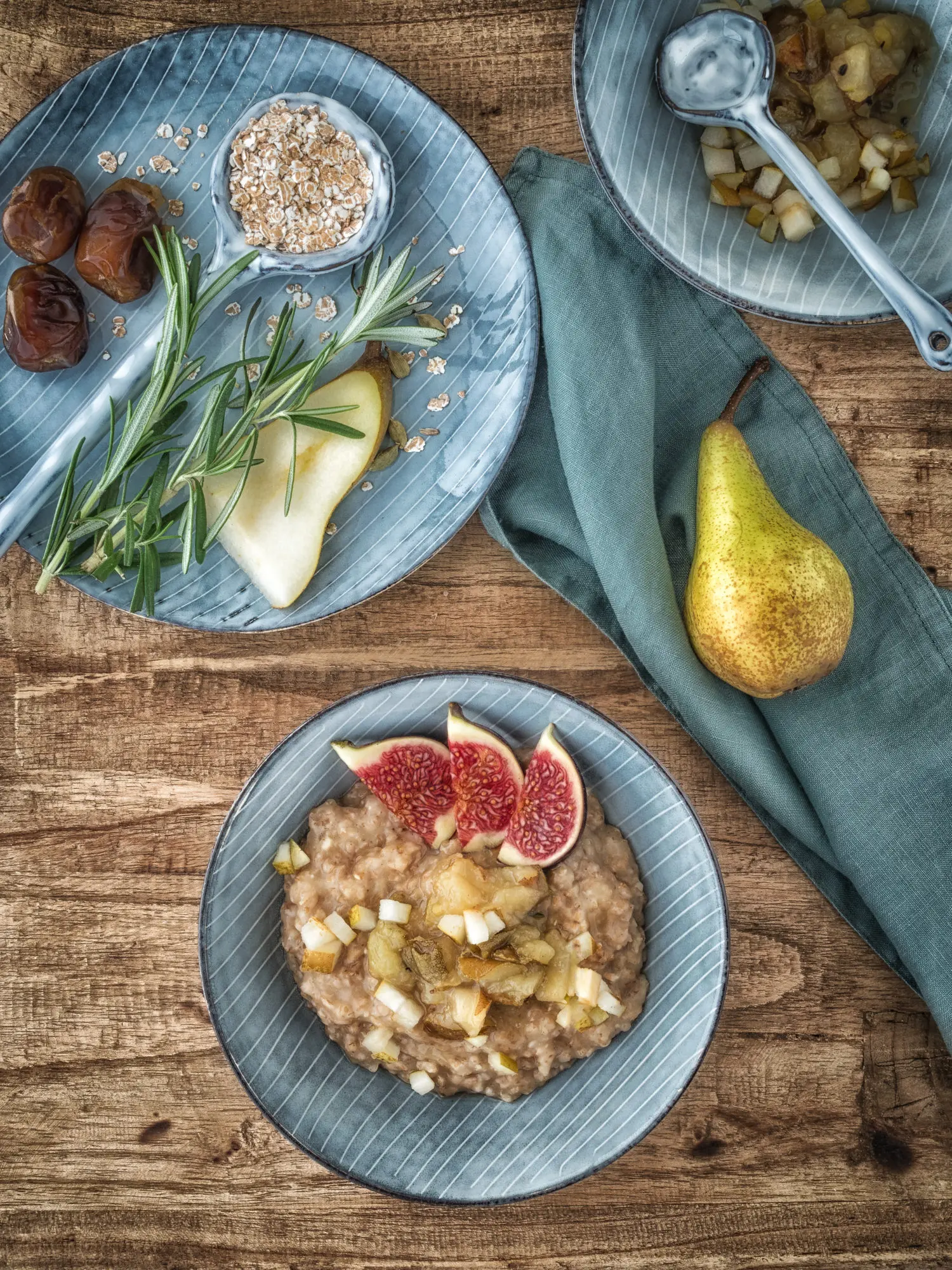 Dinkel-Porridge-mit-Birnen-Rosmarin-Kompott