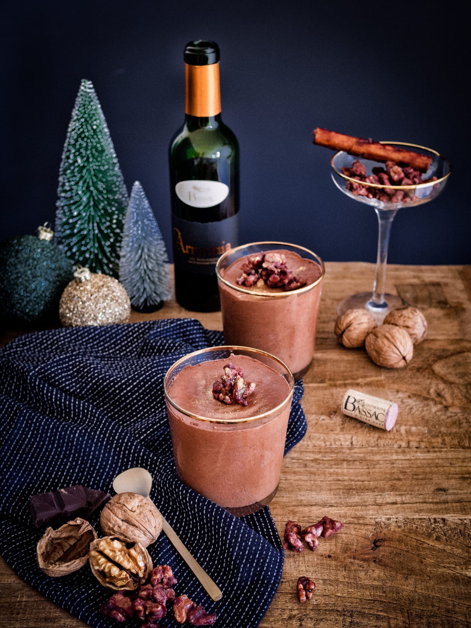 Lebkuchenmousse mit karamellisierten Rotweinnüssen