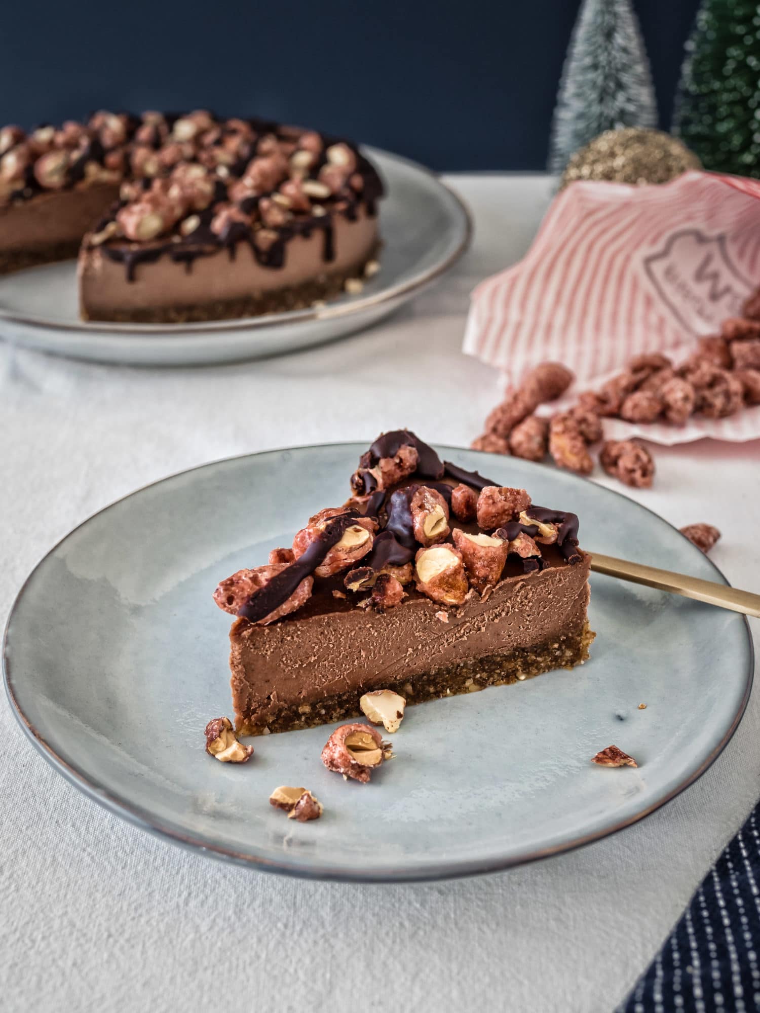 Vegane Baileys Schokoladentorte mit gebrannten Mandeln