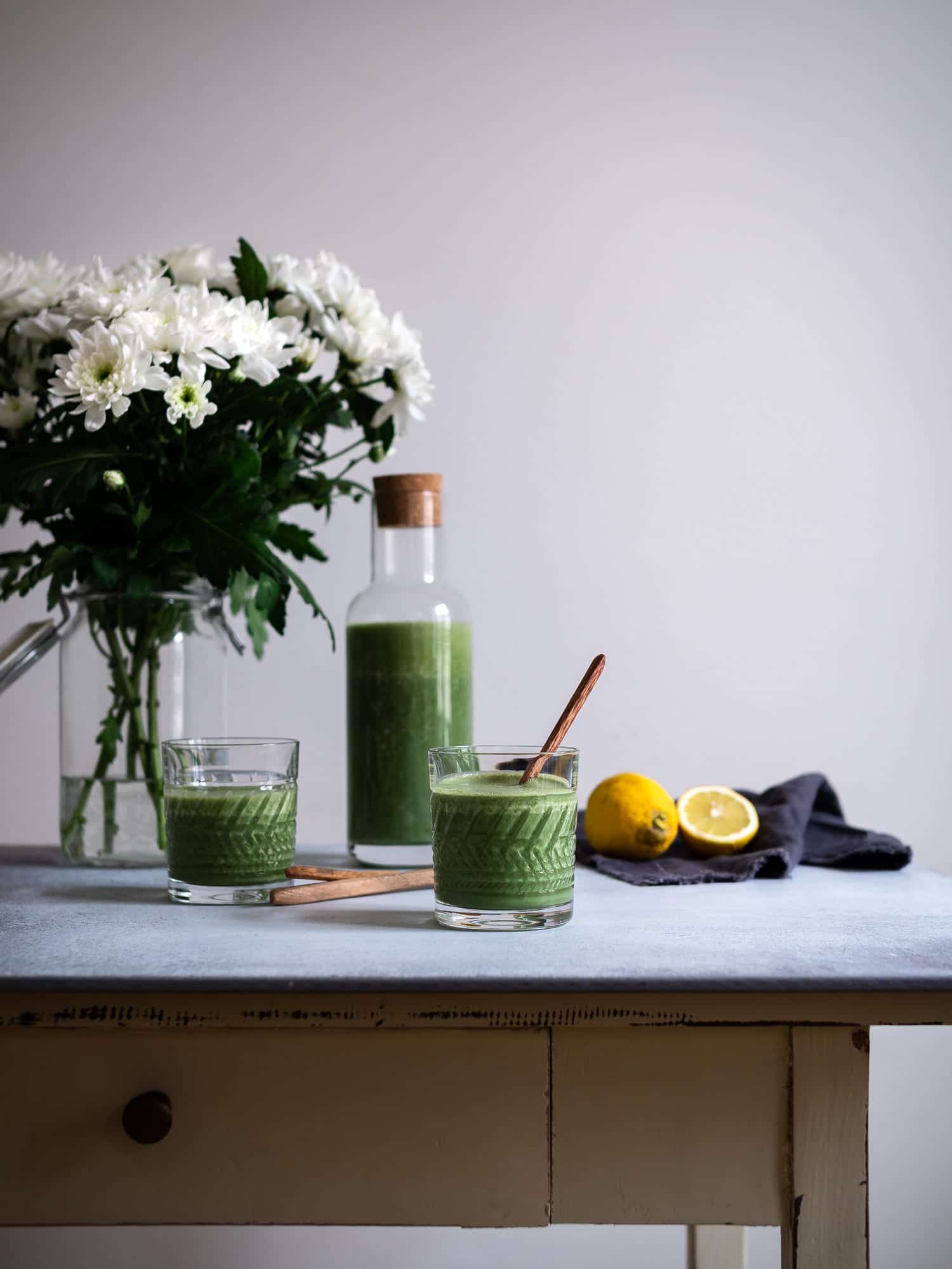 Chlorella und Spirulina Smoothie. Gesundes Algen Rezept. Mit Chlorella Algen und Spirulina Algen. zum Abnehmen, Stärken , Entgiften. Hol dir das Smoothie Rezept! #happymoodfood ##algen