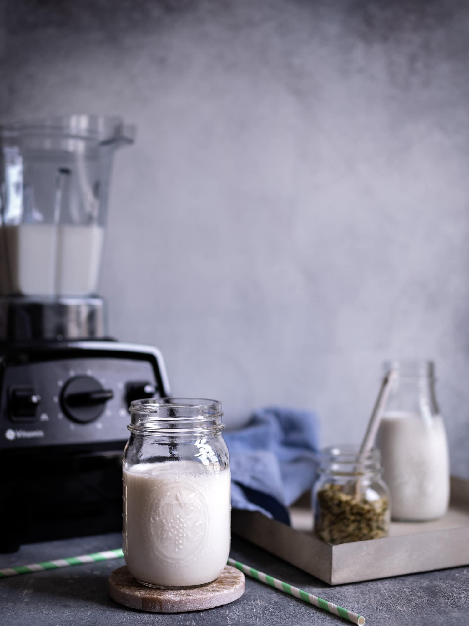 Hanfmilch, Hanfsamen und Vitamix Mixer 