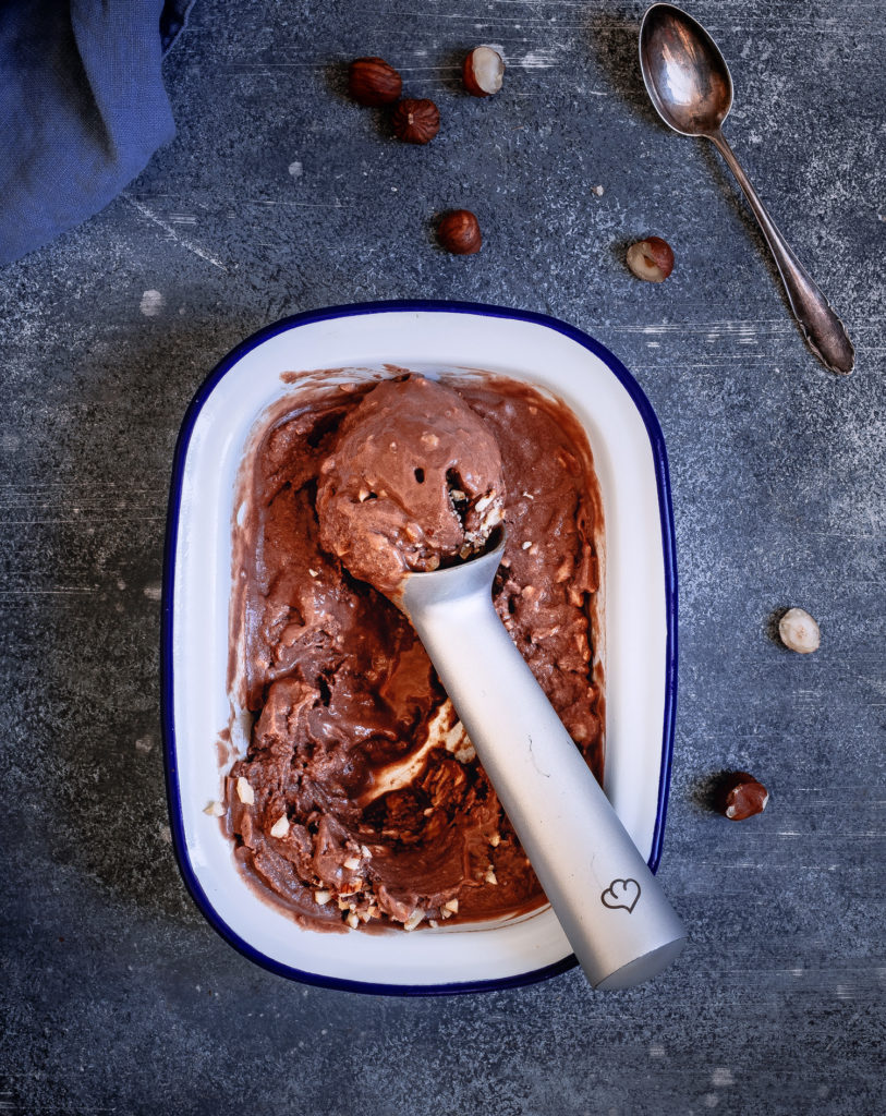 veganes Schokoeis aus der Schale @happymoodfood