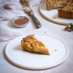Apfelkuchen Rezept. Einfach, saftig und mit Mandeln. Schneller Apfelkuchen. Vegan, Gesund, mit Zimt. @happymoodfood
