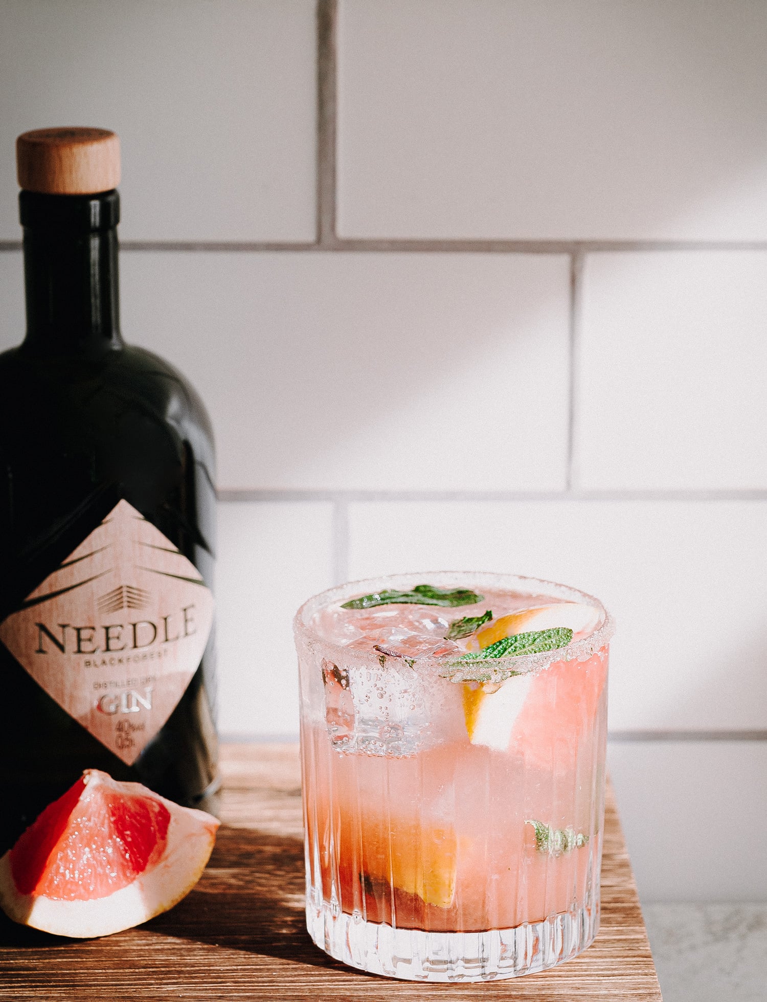 Gin Tonic Rezept mit Needle Gin und Grapefruit