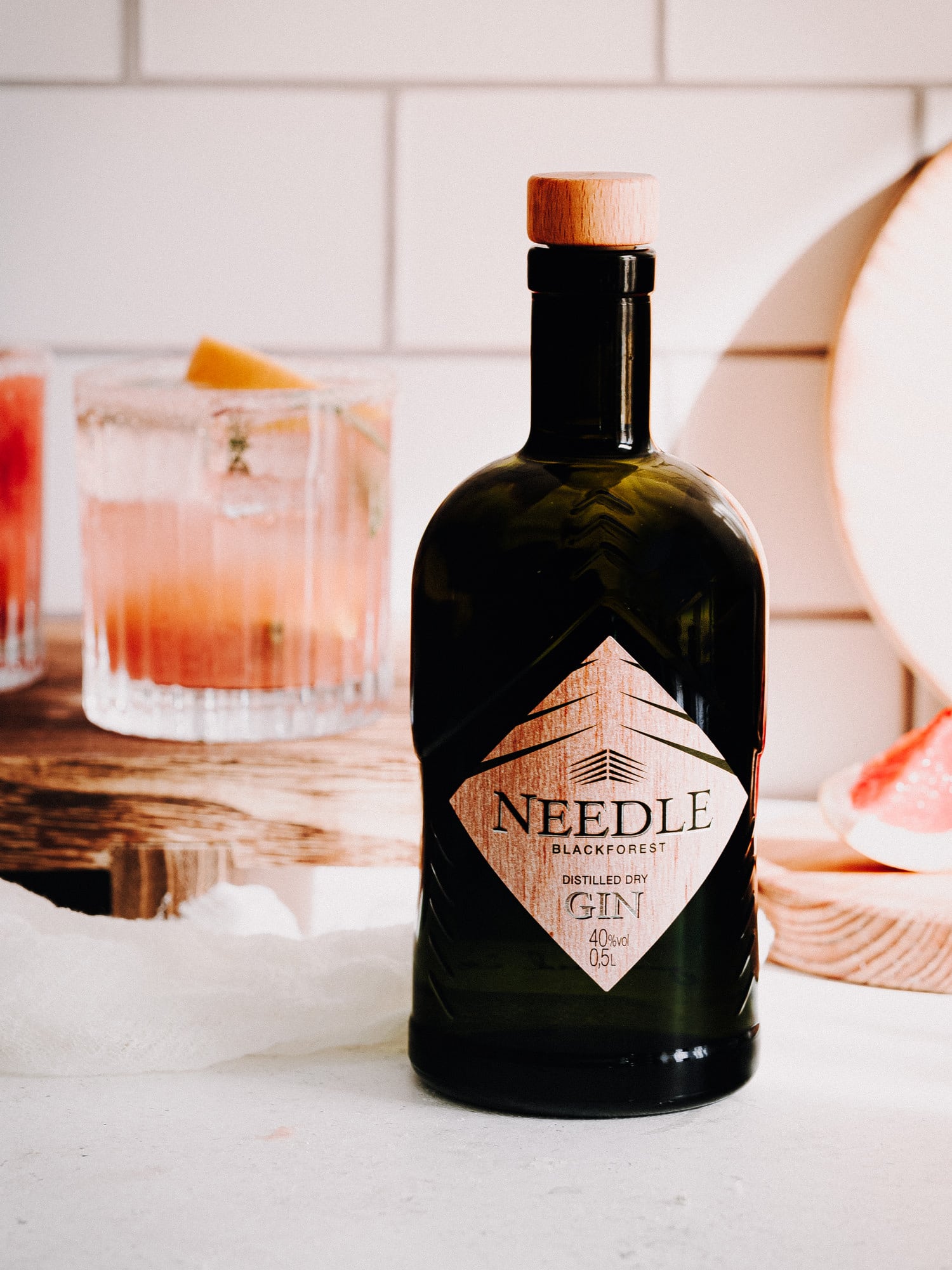 Needle Gin Flasche