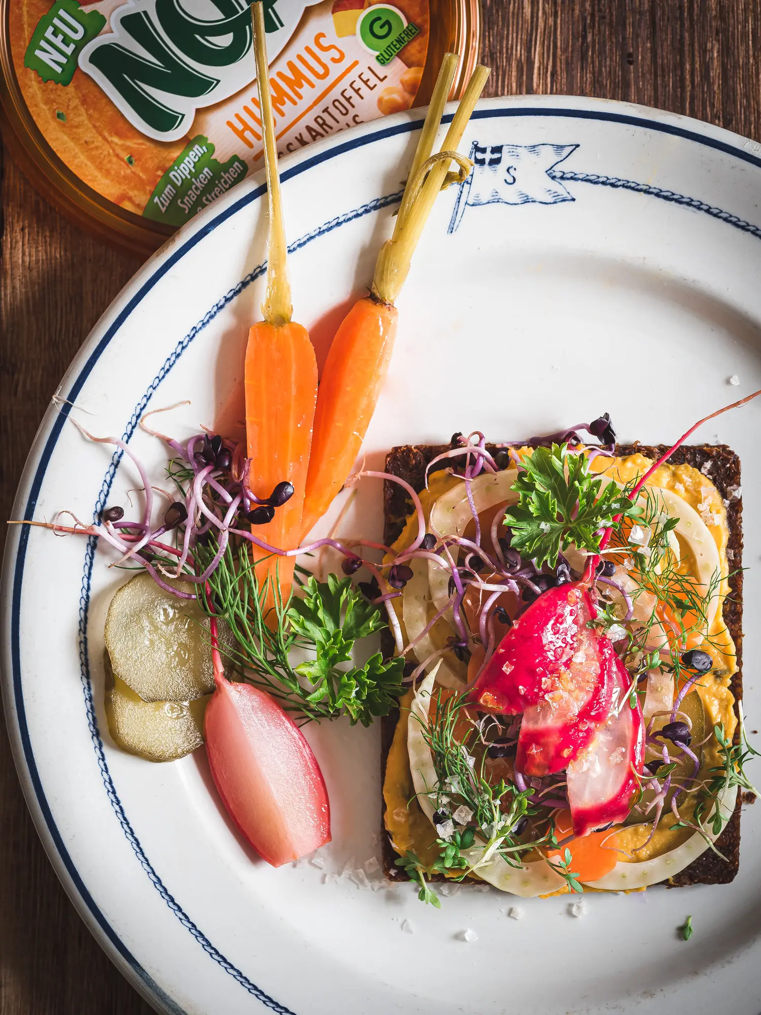 Smørrebrød angerichtet auf Teller