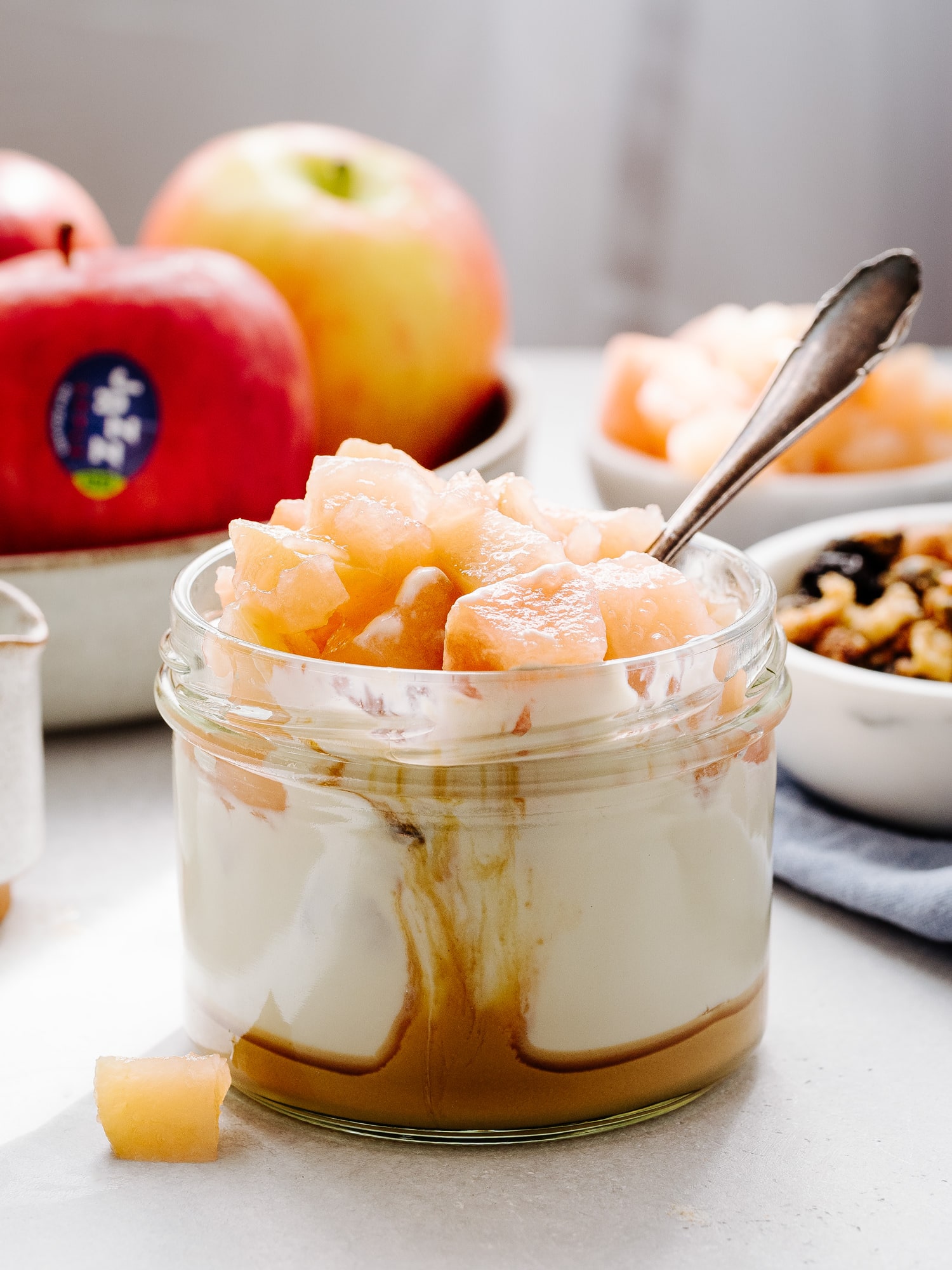 Schnelles Apfelkompott, Apfel Granola, Joghurt &amp; Erdnussbutter