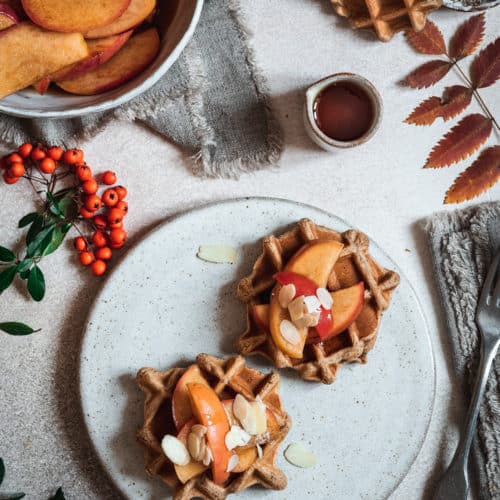 vegane Weihnachtswaffeln mit Zimt Äpfeln